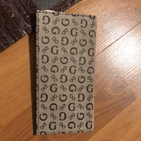 Guess ladies Brown/Tan wallet - Picture 4 of 6